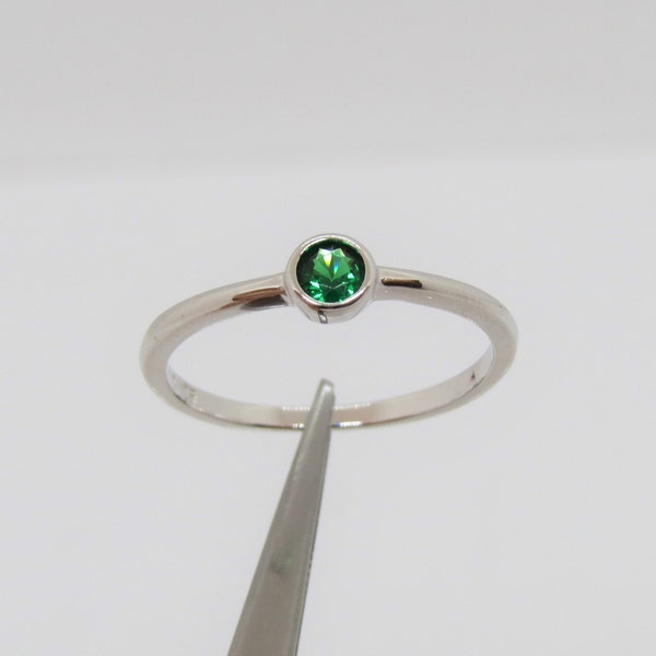 Vintage Sterling Silver Tsavorite Thin Band Ring Size 7