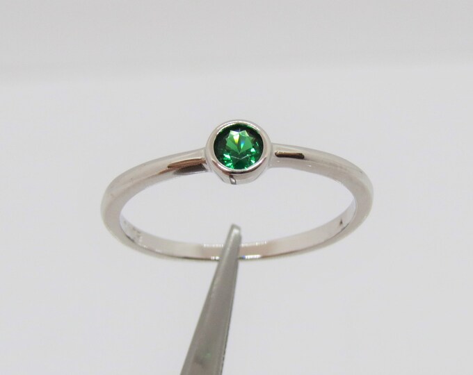 Vintage Sterling Silver Tsavorite Thin Band Ring Size 7