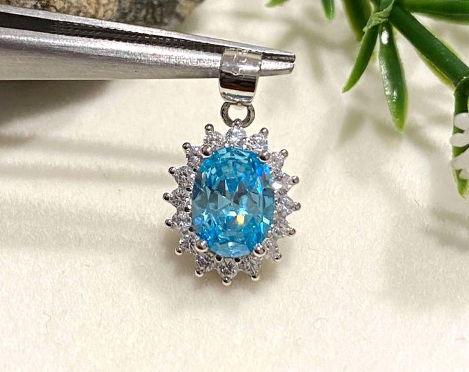 Vintage Sterling Silver Oval cut Aquamarine & White Topaz Pendant.