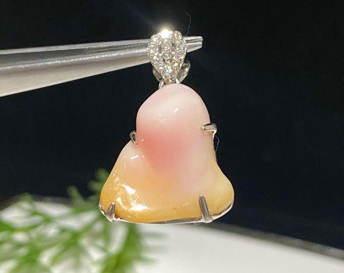 Vintage 18K Solid White Gold 13.4ct Natural Pink, Yellow Conch Pearl & Diamond Pendant.