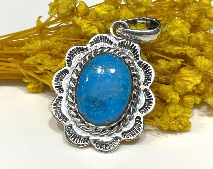 Vintage Sterling Silver Oval Turquoise Pendant.
