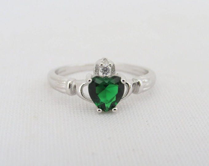 Vintage Claddagh Sterling Silver Emerald & White Topaz Ring Size 5