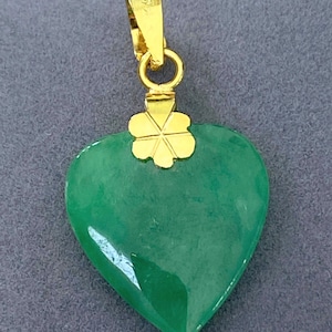 Vintage 15K 610 Solid Yellow Gold Green Jadeite Jade Heart Pendant