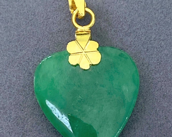 Vintage 15K 610 Solid Yellow Gold Green Jadeite Jade Heart Pendant