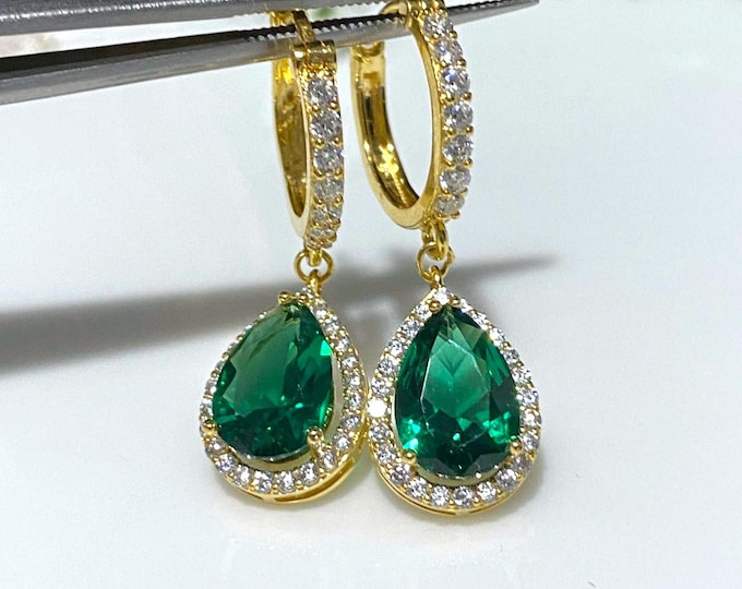 Vintage 15K 610 Solid Yellow Gold Pear cut Emerald & White Topaz Dangle Earrings.