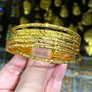 18K Yellow Gold 7 Pieces Set Bangle Diamond Cut. 51mm, Vintage Bangle.