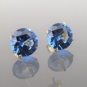 Vintage 18K Solid Yellow Gold 7.74ct Round cut Blue Spinel Stud Earrings 10MM image 4