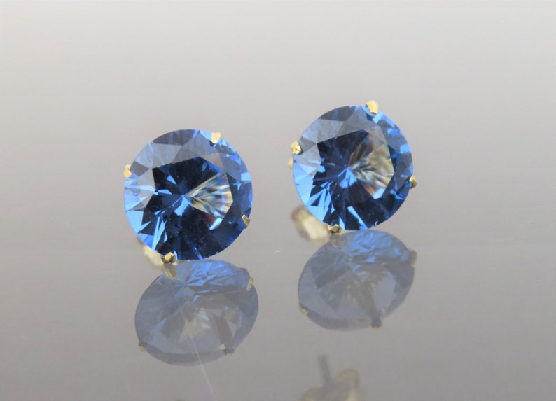 Vintage 18K Solid Yellow Gold 7.74ct Round cut Blue Spinel Stud Earrings 10MM image 4