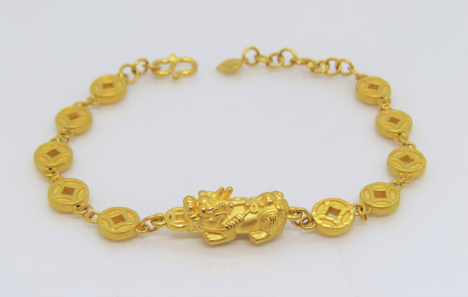 24金gpゴールド彫刻模様オープンバングル999 24K 999 Pure Gold 3D Pixiu With Money Coin Link Chain