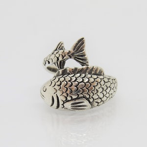Vintage Sterling Silver FISH Ring Size 7