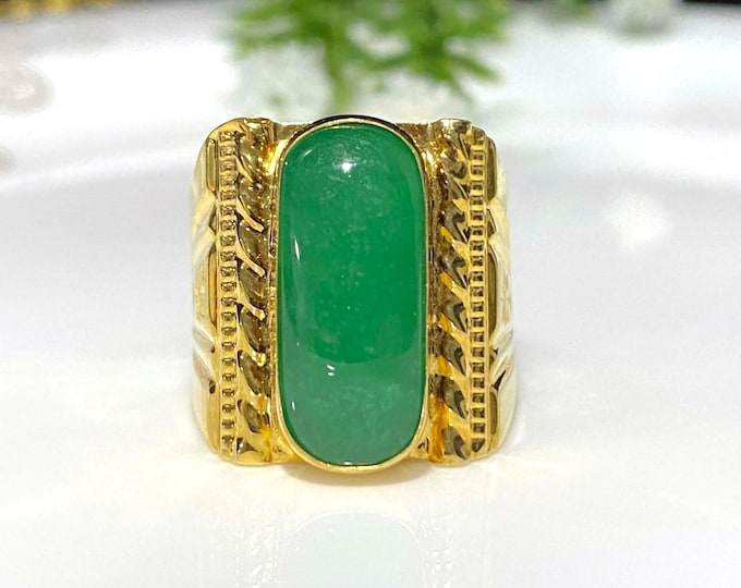 Vintage 15K Yellow Gold Saddle Green Jade Ring Size 9.5