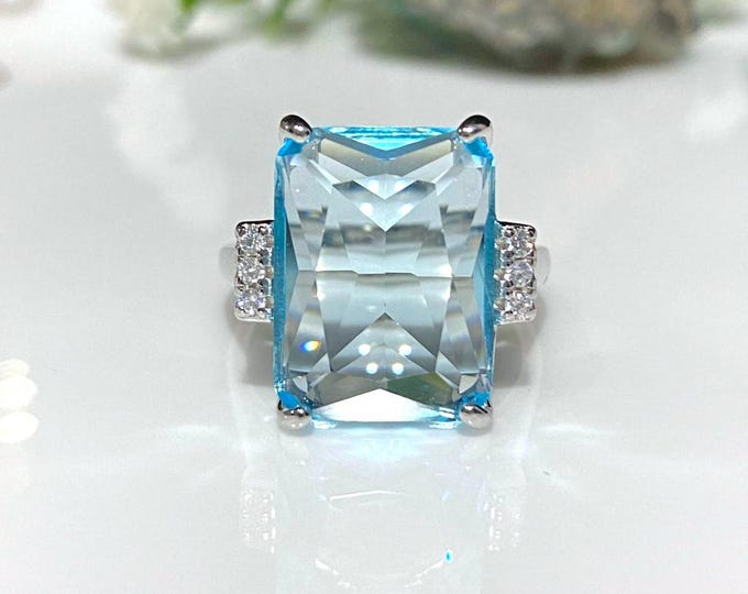 Vintage Sterling Silver Aquamarine & White Topaz Ring Size 9