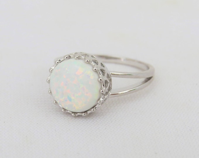 Vintage Sterling Silver Round cut White Opal Crown Ring Size 6