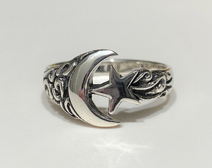 Sterling Silver Moon & Star Ring Size 8.