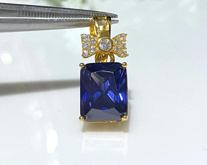 Vintage 15K 610 Solid Gold Tanzanite & White Topaz Rectangular Pendant.