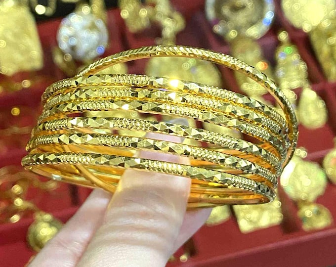 18K Yellow Gold 7 Pieces Set Bangle Diamond Cut. 52mm, Vintage Bangle.