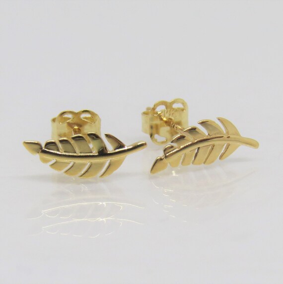 Vintage 14K Solid Yellow Gold Leaf Tiny Earrings - image 4