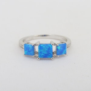 Vintage Sterling Silver Blue Opal & White Topaz Ring Size 9