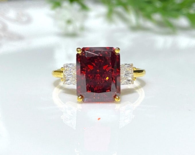 Vintage 15K 610 Solid Yellow Gold Garnet & White Topaz Ring Size 7