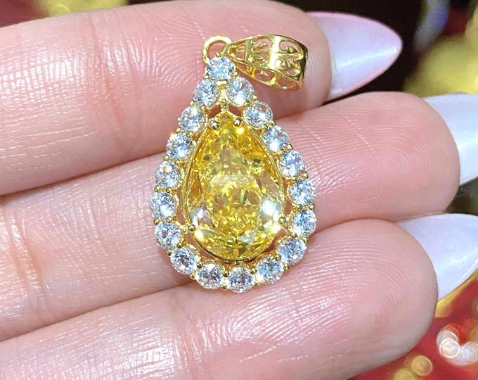 Vintage 15K 610 Solid Gold Pear cut Citrine & White Topaz Halo Pendant.