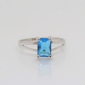 Vintage Sterling Silver Blue Topaz Ring Size 10