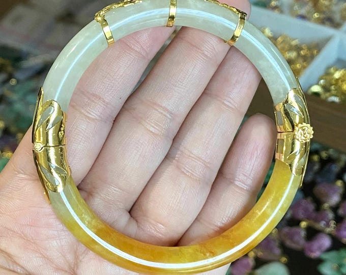 Vintage 15K 610 Solid Gold Light Green, Orange Yellow Jadeite Jade Hinged Bangle Bracelet 56.5MM