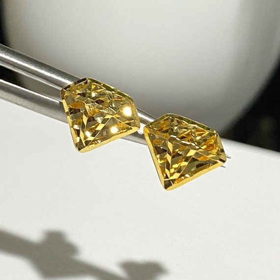 Vintage 18K Solid Yellow Gold Diamond Shape Earri… - image 9