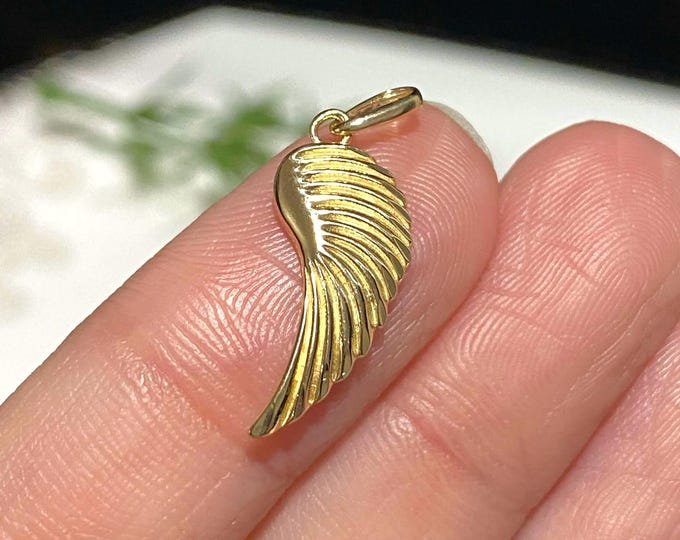 Vintage 14K Solid Gold Angel Wing Charm Pendant.