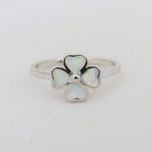 Vintage Sterling Silver 4 Leafs Clover Fire Opal Ring.