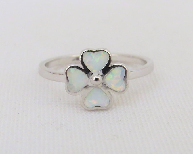 Vintage Sterling Silver 4 Leafs Clover Fire Opal Ring.