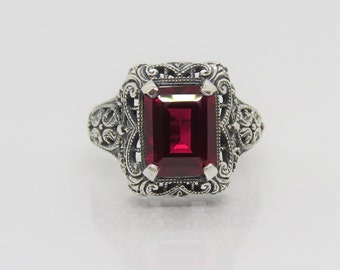 Ring i sterlingsilver med rubin och filigran, storlek 9