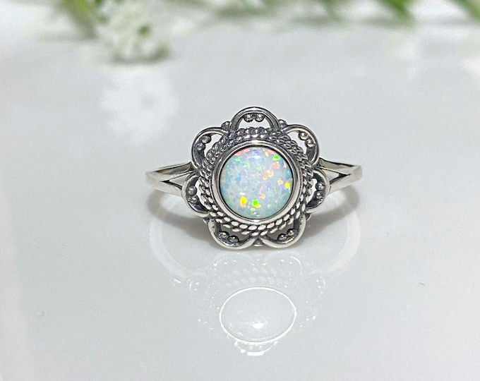 Vintage Sterling Silver White Opal Filigree Ring.