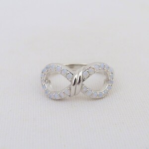 Vintage Sterling Silver White Opal Infinity Twisted Band Ring Size 7