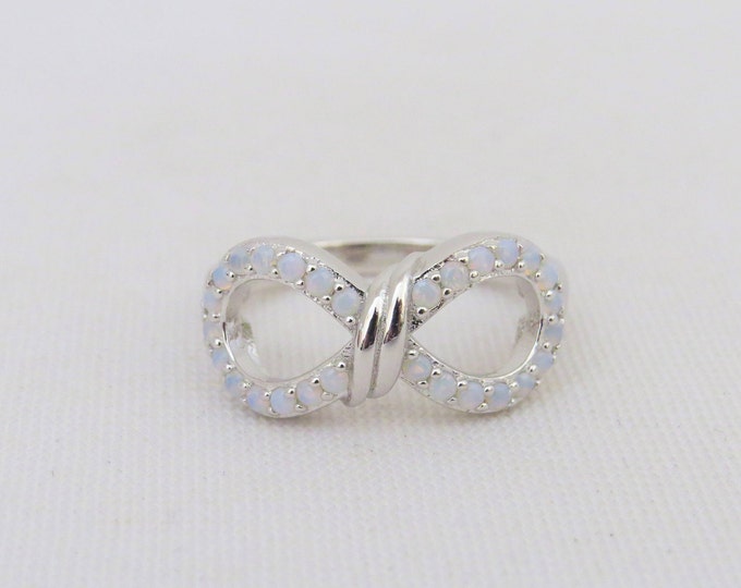 Vintage Sterling Silver White Opal Infinity Twisted Band Ring Size 7