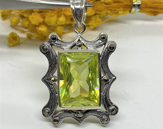 Vintage Sterling Silver Peridot & Marcasite Pendant.
