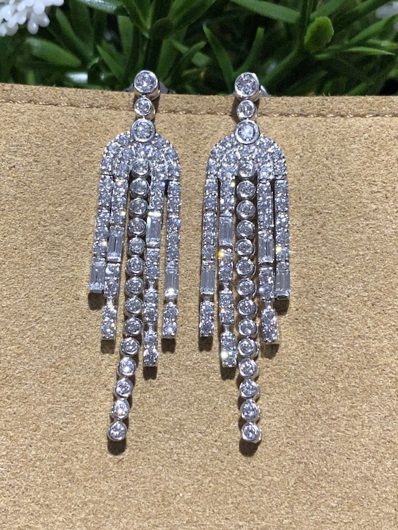 Vintage 18K 750 White Gold White Topaz Dangle Earr