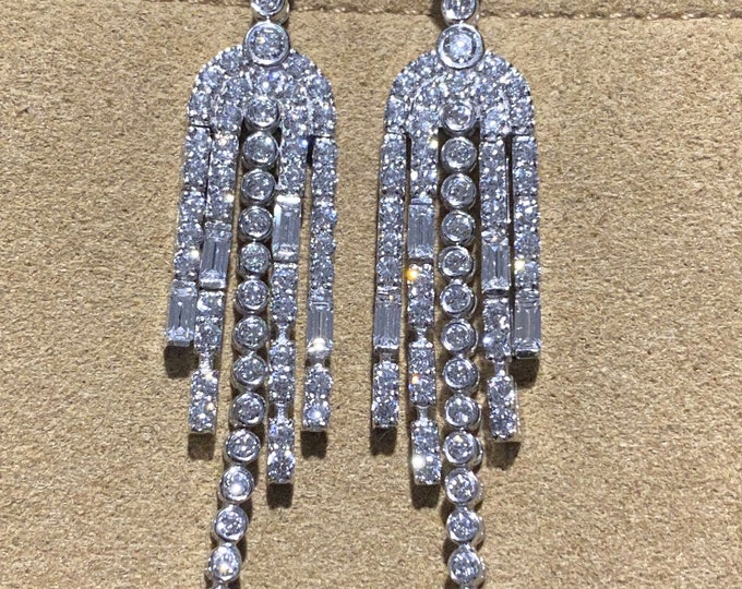 Vintage 18K 750 White Gold White Topaz Dangle Earrings.