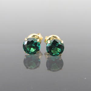 Vintage 18K Solid Yellow Gold Round cut Emerald Stud Earrings