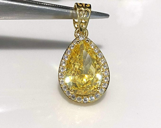 Vintage 15K 610 Solid Gold Pear cut Citrine & White Topaz Halo Pendant.