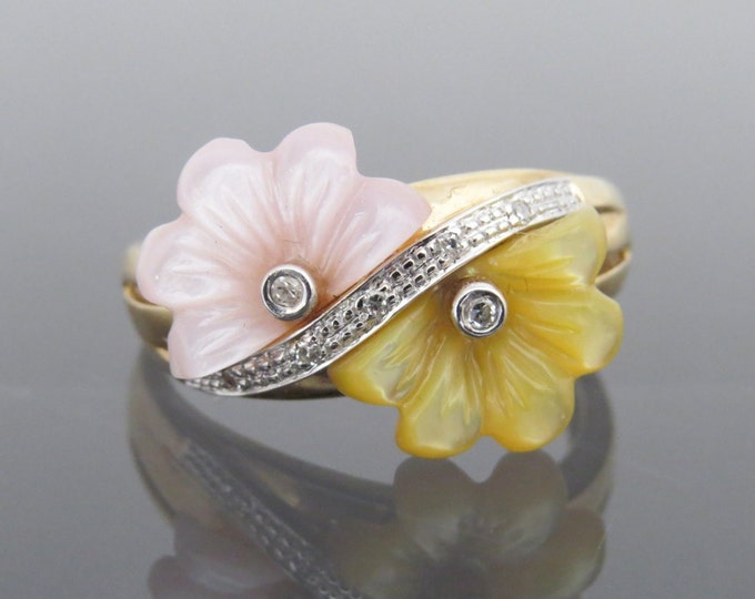 Vintage Modernist 14K Solid Yellow Gold Yellow Pink Mother of Pear & Diamond Flower Ring Size 10