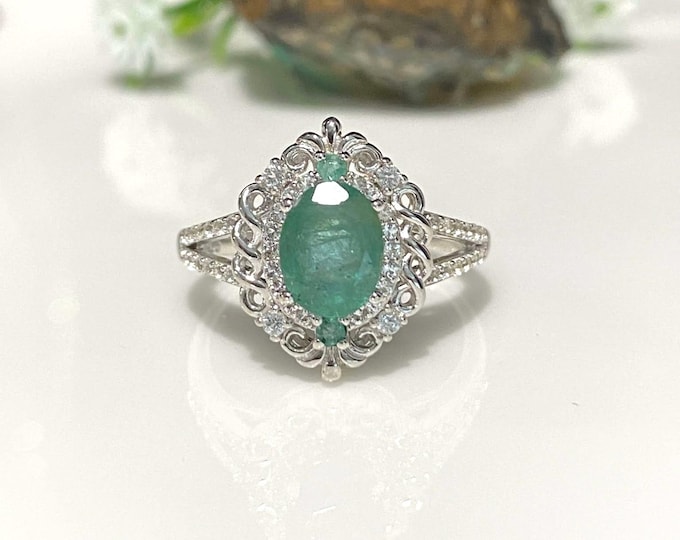 Vintage Sterling Silver 1.21ct Natural Oval cut Emerald & White Topaz Ring Size 8.