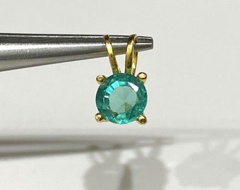 Vintage 18K Solid Gold Round cut Emerald Tiny Pendant. 5MM