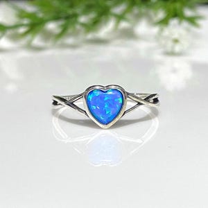 Vintage Sterling Silver Heart Blue Opal Ring.