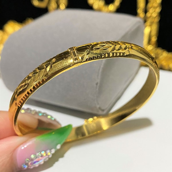 Vintage 18K Yellow Gold Bangle Bracelet 51.5MM