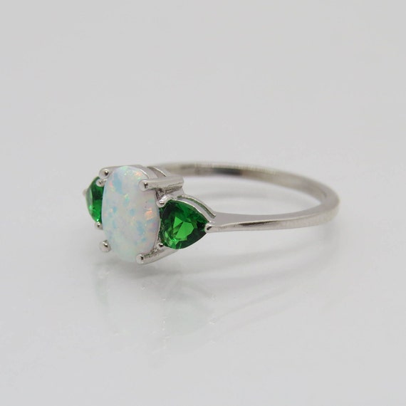 Vintage Sterling Silver White Opal & Emerald Ring… - image 3