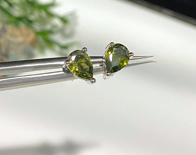 Sterling Silver Pear cut Peridot Stud Earrings.