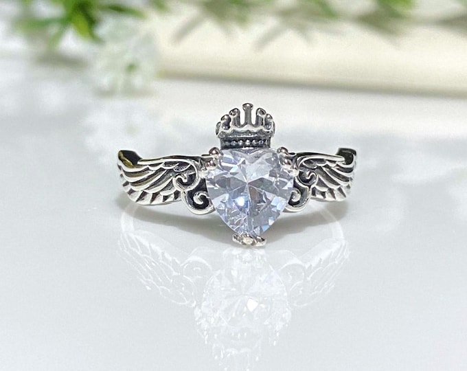 Vintage Sterling Silver Heart White Topaz Claddagh Ring
