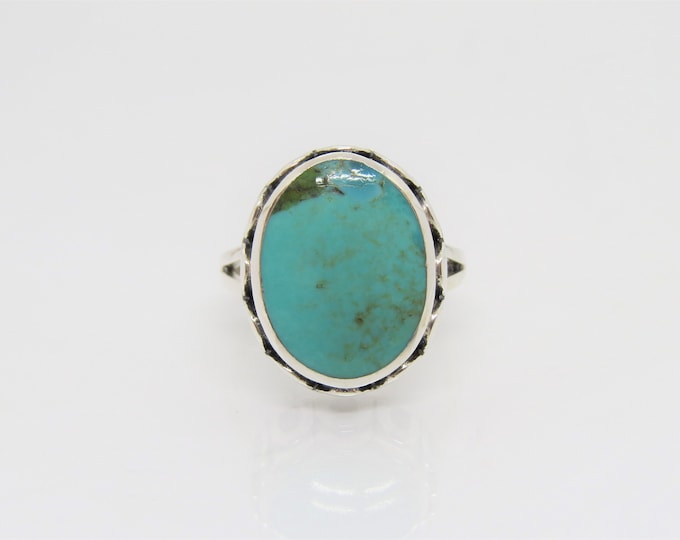 Vintage Sterling Silver Turquoise Oval Dome Ring.