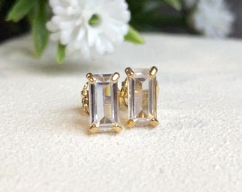 Vintage 14K Solid Yellow Gold White Topaz Stud Earrings.