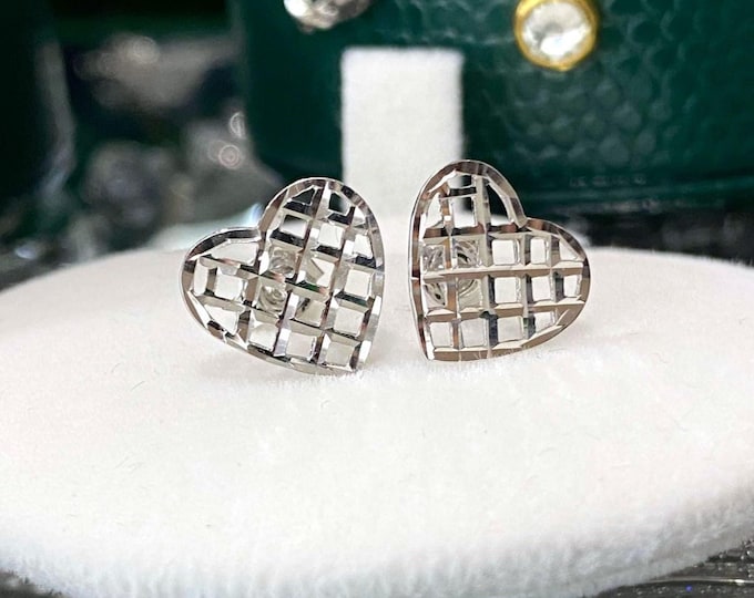 Vintage 18K 750 Solid White Gold Diamond cut Filigree Heart Earrings